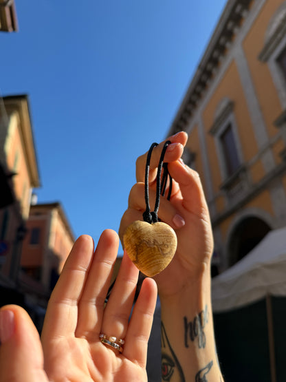 Collana con cuore in Palo Santo
