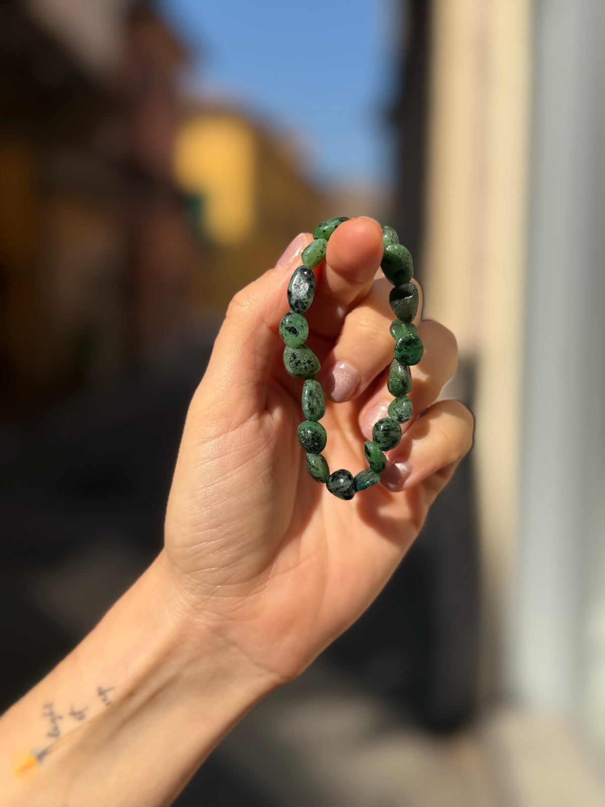 Bracciale in burattate di Zoisite con Rubino