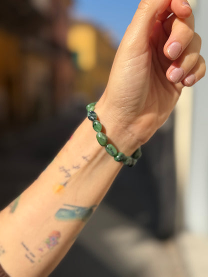 Bracciale in burattate di Zoisite con Rubino