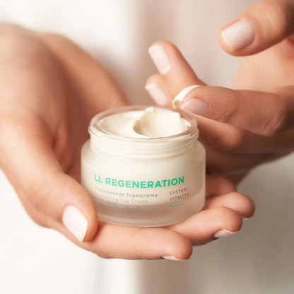 LL REGENERATION - Revitalizing Day Cream