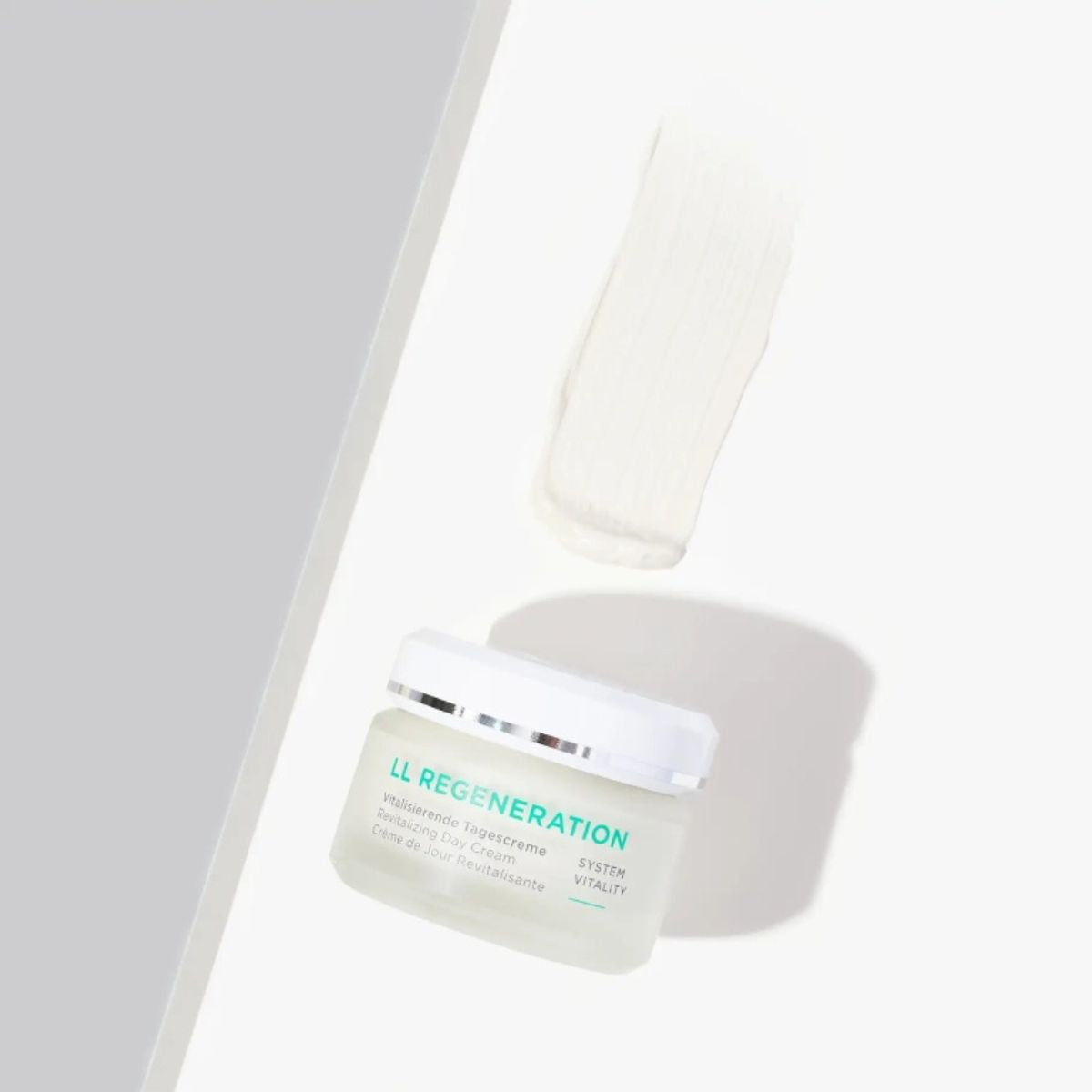 LL REGENERATION - Revitalizing Day Cream