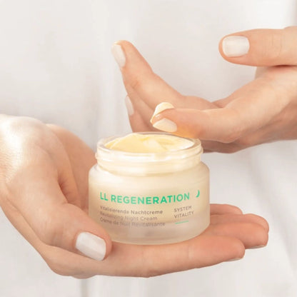 LL REGENERATION - Revitalizing Night Cream
