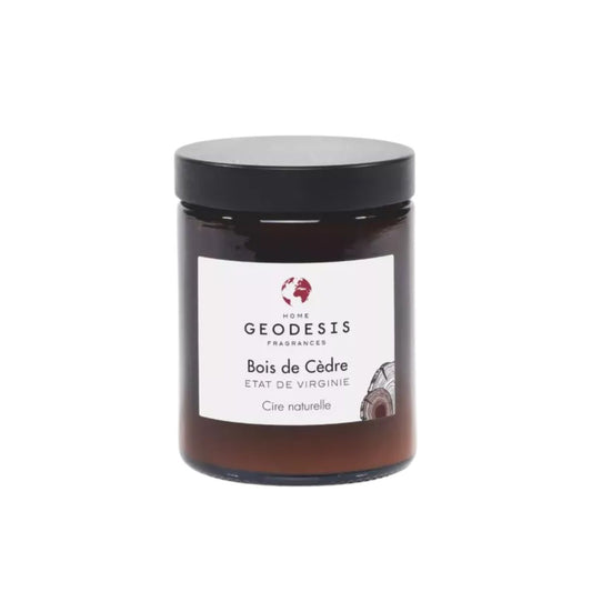 Geodesis Cedarwood – candela profumata al cedro da 150 g in vasetto con coperchio.